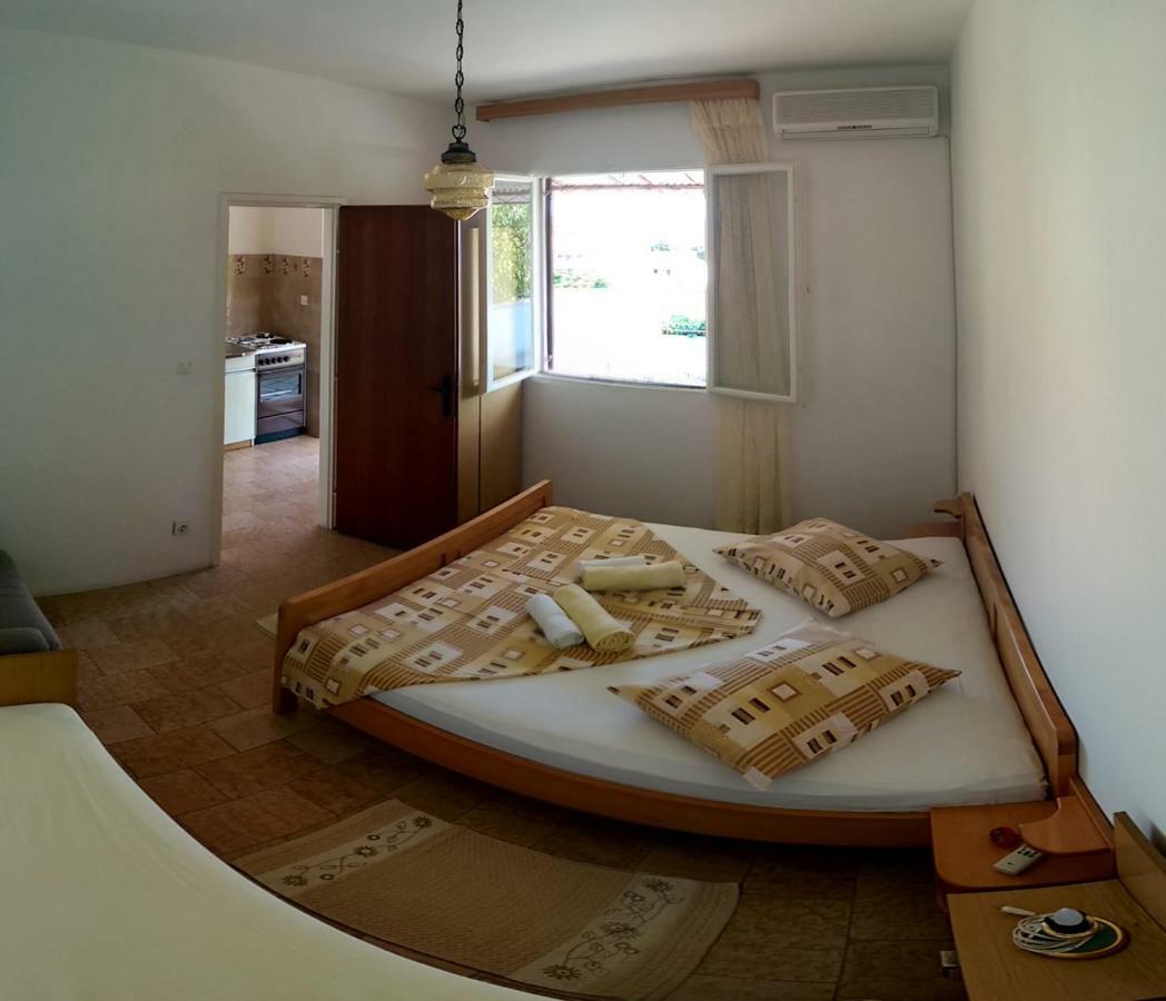 Apartmani Sandro Ivan Dolac Eksteriør billede