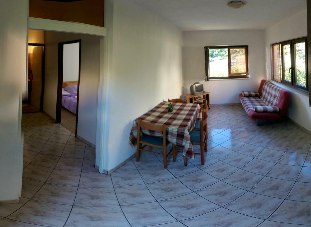 Apartmani Sandro Ivan Dolac Eksteriør billede